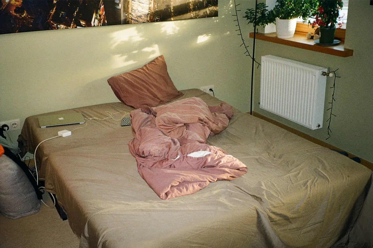 Bedroom – Before (original photo)